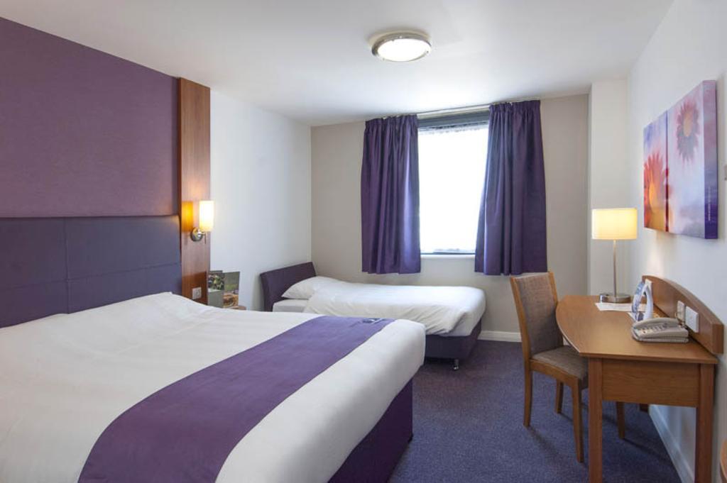 Premier Inn Camberley Habitación foto