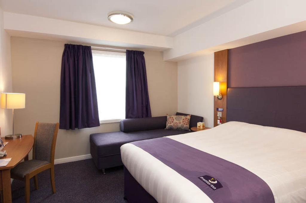 Premier Inn Camberley Habitación foto