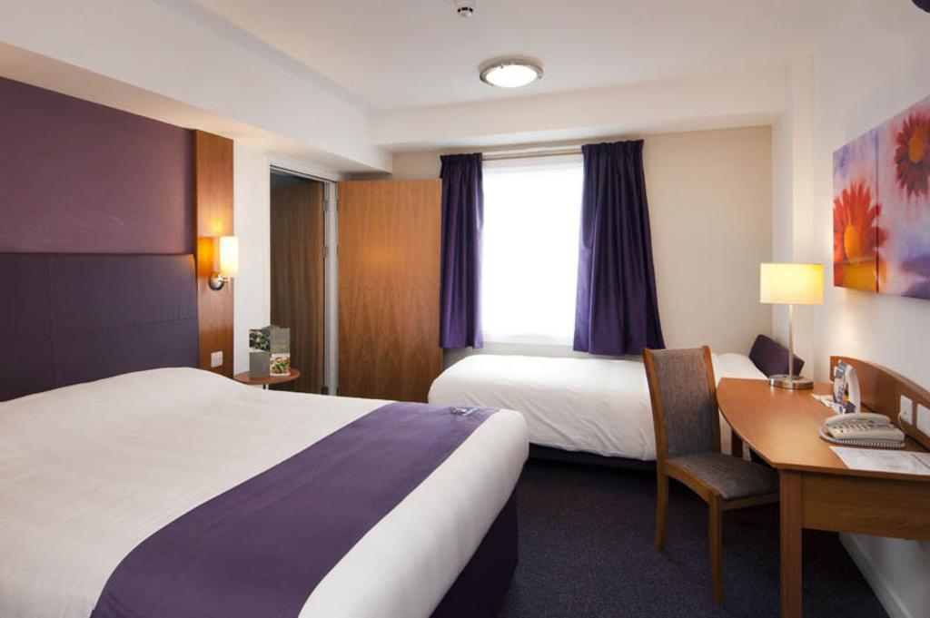 Premier Inn Camberley Habitación foto