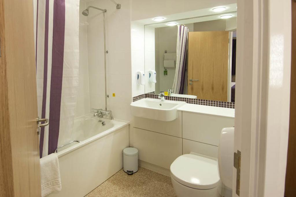 Premier Inn Camberley Habitación foto