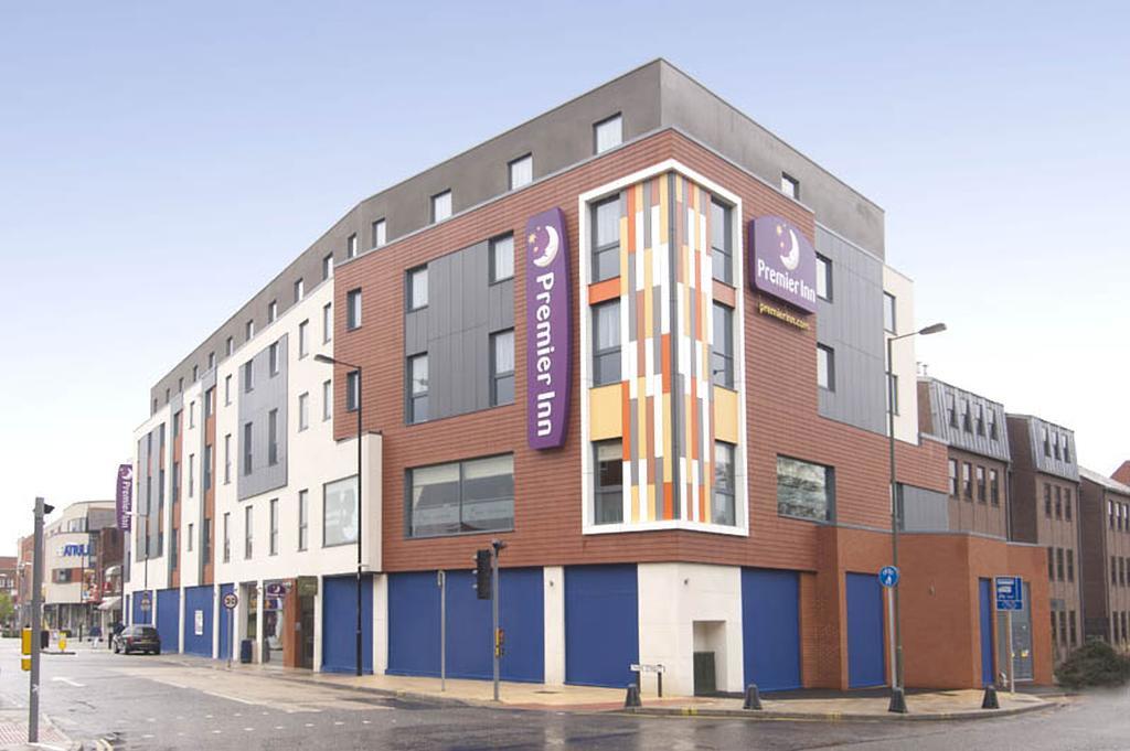Premier Inn Camberley Exterior foto
