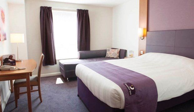 Premier Inn Camberley Exterior foto